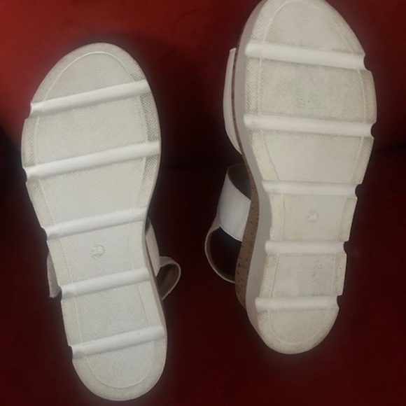 Spring Step Sandals - Picture 7 of 8